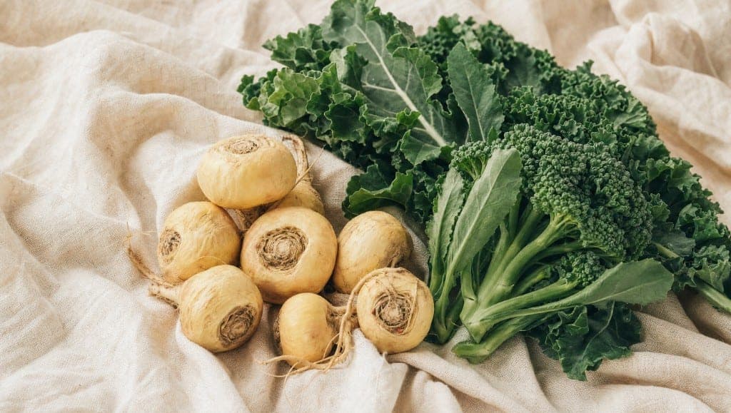 La maca contient des glucosinolates qui peuvent interférer avec la thyroïde à fortes doses. Ce que les données disent, e