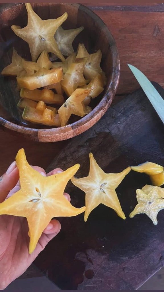 Carambole — Lorsqu'on la coupe en tranches, une magnifique forme d'étoile apparaît.