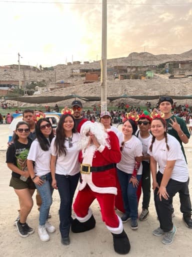 Distribution de cadeaux aux enfants — association Buen Vivir