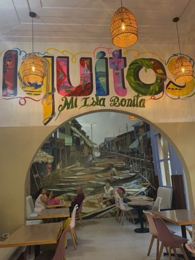 Iquitos — fresque « Mi Isla Bonita » et marché fluvial